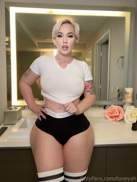 Toveyah art pornstar pics