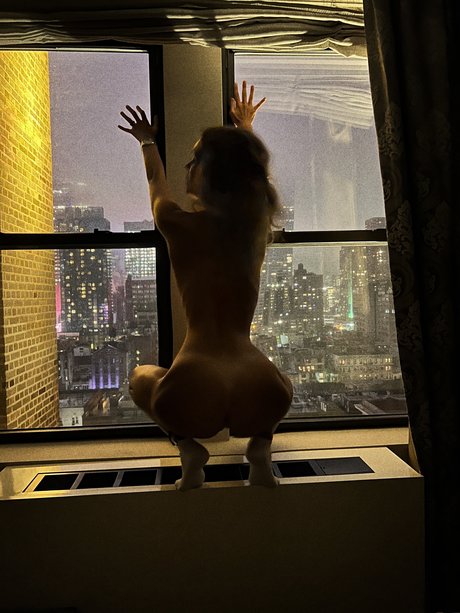 Demi Brouty star erotic image