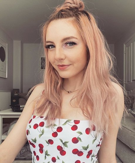 LDShadowLady star xxx pics