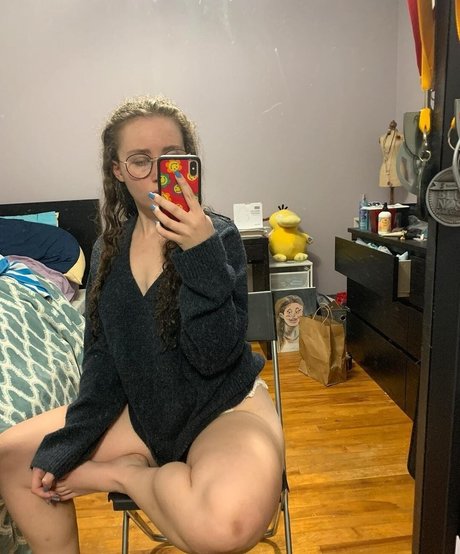 Alyssa Cleversey erotic actress picture