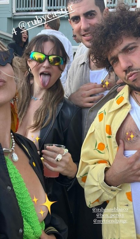 Lola Abbey model pretty galleries