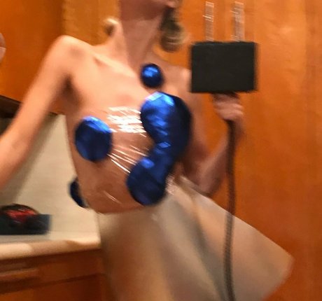 Lola Abbey naked star img