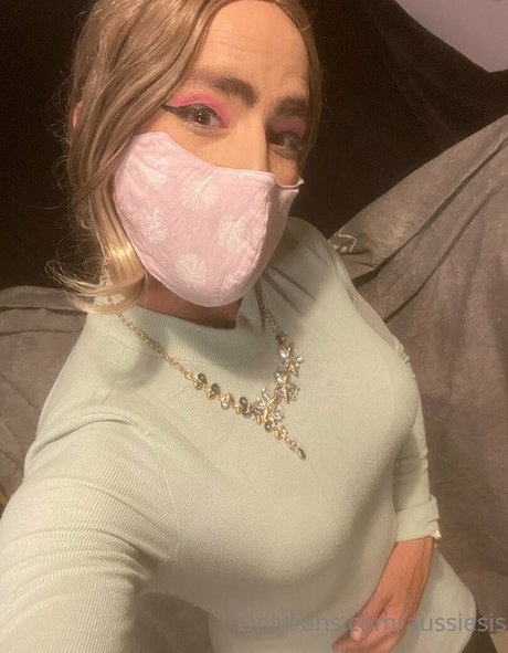 aussiesis hot actress galleries