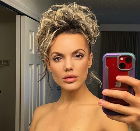 Thea Ulrich model top pictures