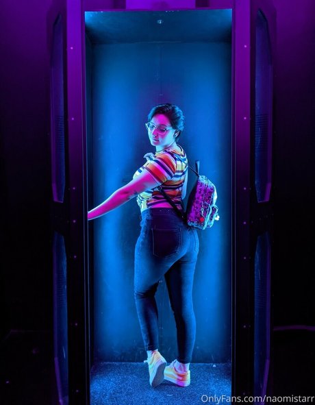 naomistarr nudes model gallery