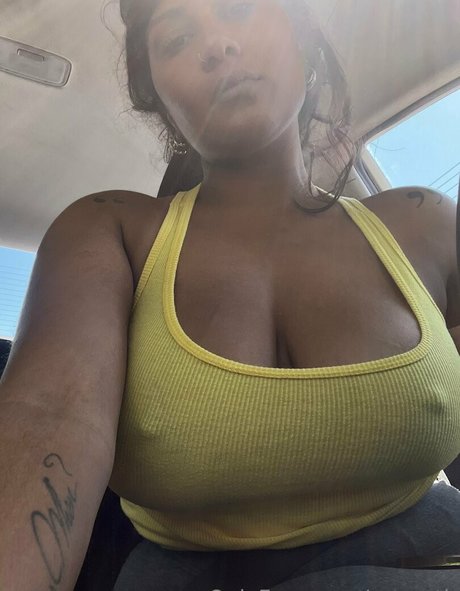 zeenath model hot photo