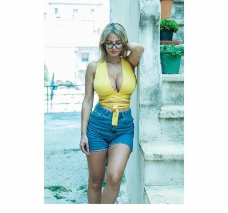 Rosy Maggiulli pretty actress pictures