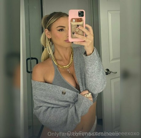 noelleeexoxo star sexy pics