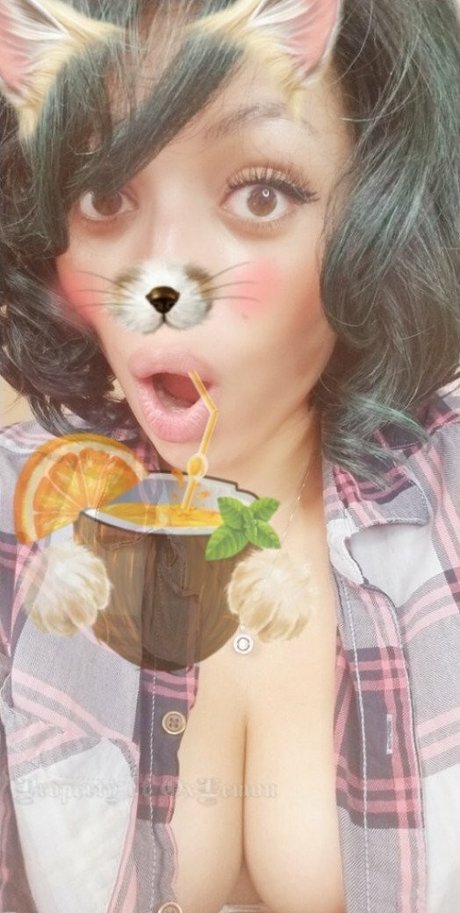 Oxlemon model pretty photo