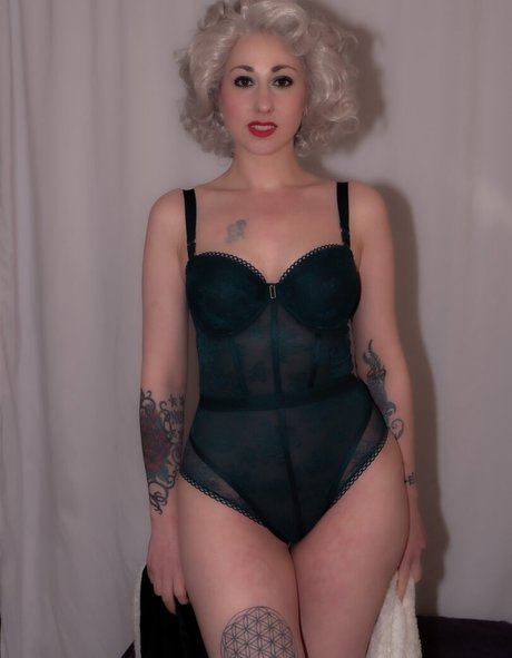 Anunna Healing xxx actress gallery