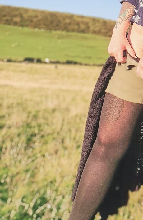 Anunna Healing naked actress gallery