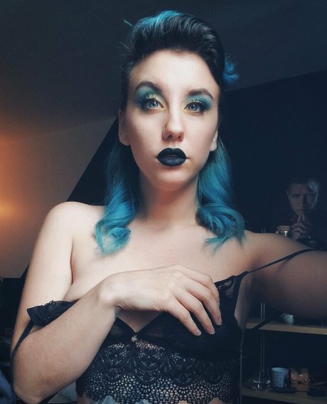 xoklautease adult star image