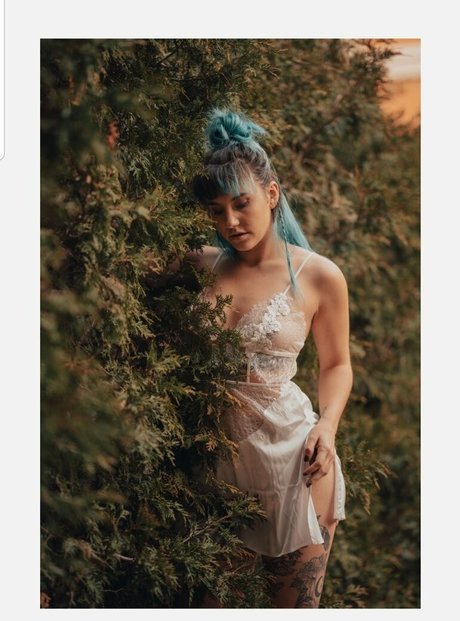 xoklautease model naked archive