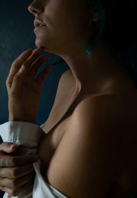 xoklautease model erotic archive