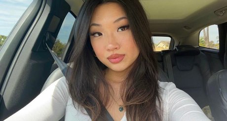 Maru Lee naked pornstar img