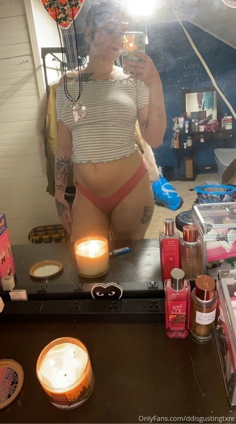 ddisgustingtxre beautiful star photo