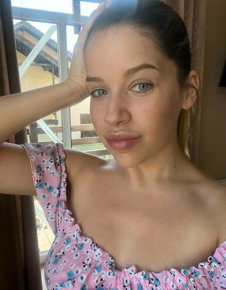 meelafree model photos