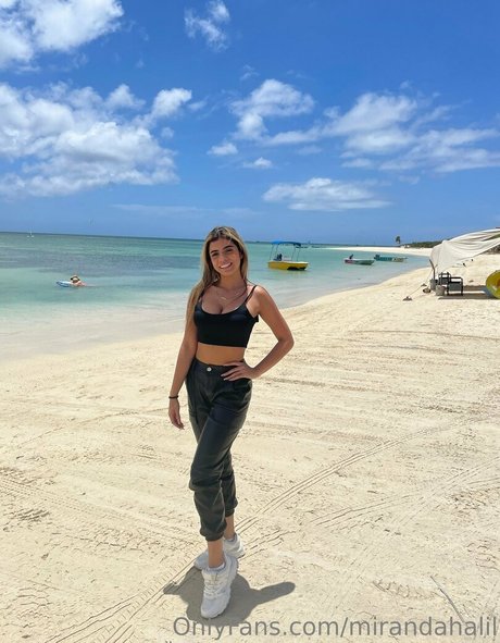 mirandahalil nude model photo