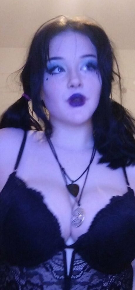 urlilsuccubus naked star img