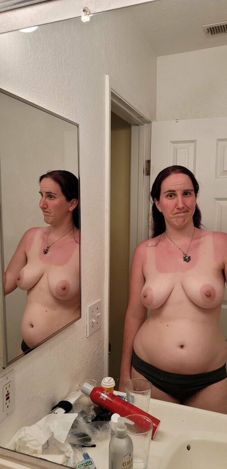 Topless Topics star hd gallery