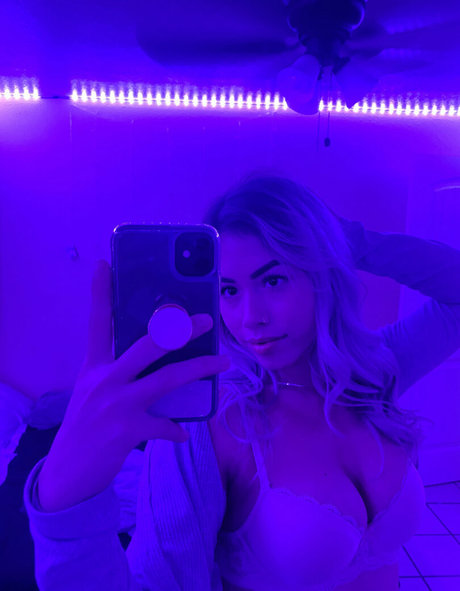 Cherryonbottom beautiful pornstar pic