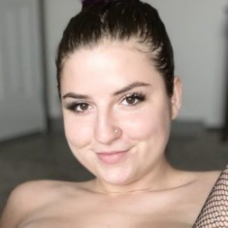 Yourqueenkatiee pornstar xxx pic