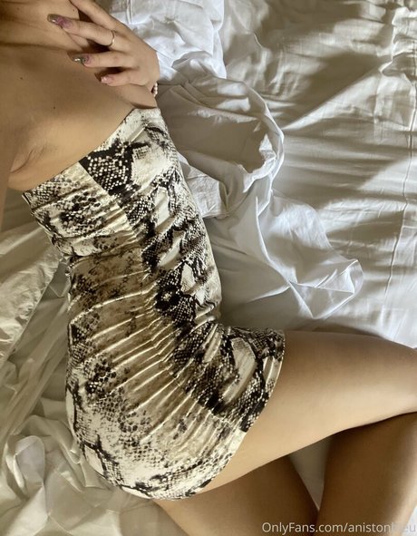 anistonbleu hot actress img