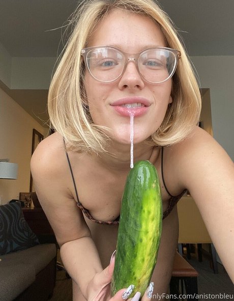 anistonbleu star pornographic photos