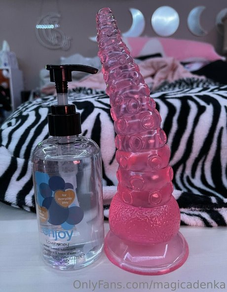 magicadenka high quality actress image