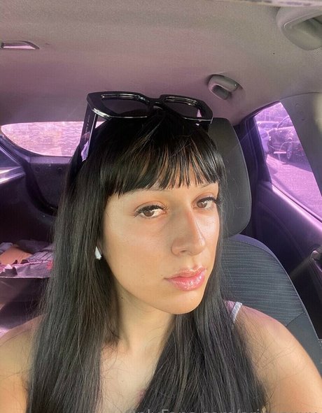 ariaaaxxx sexy pornstar photos