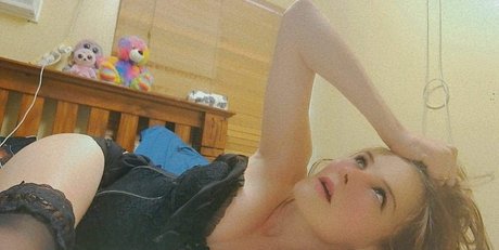 Submissive Lil Hoe beautiful actress pics