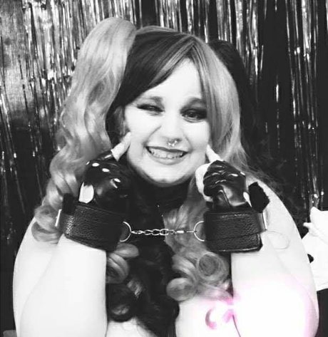 The Curvy Geek art star pics