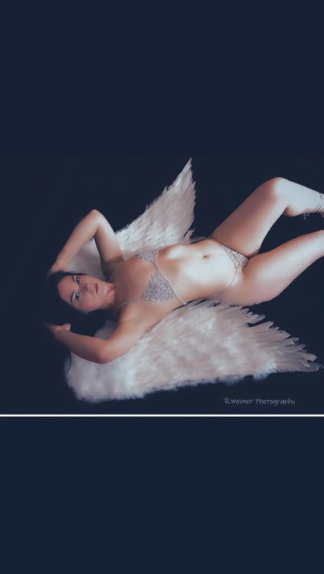 SativasFreak sexy model photos