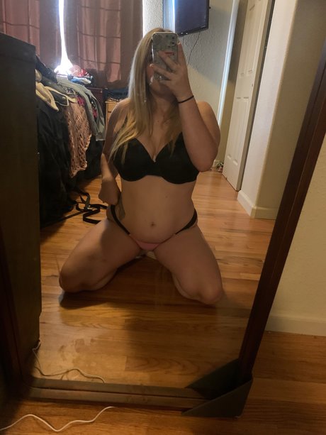 Mila Huddleston_ model exclusive photo