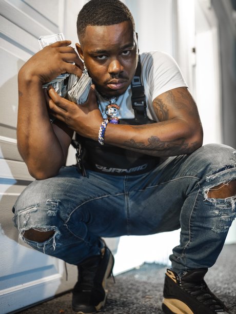 LongMoneyHugo model pornographic image