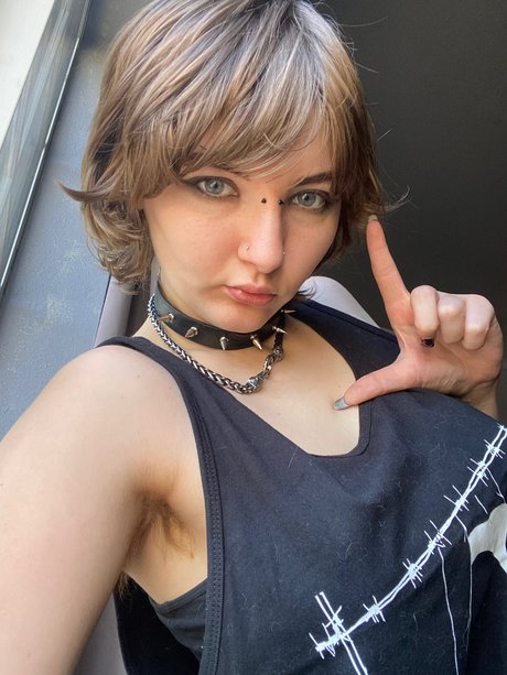 Empress R art model galleries