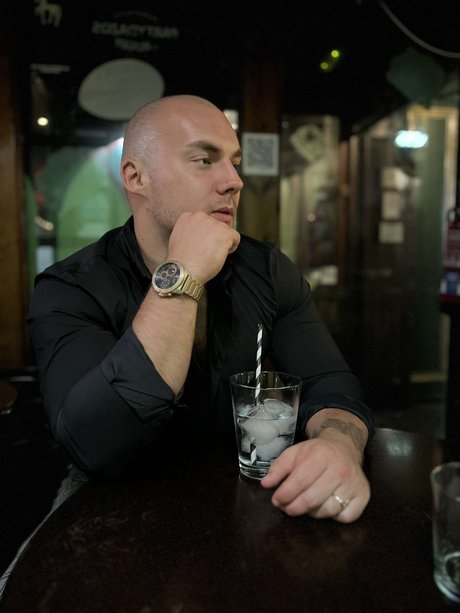 Shane Francis naked model pic