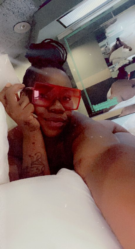 Deee porn model images