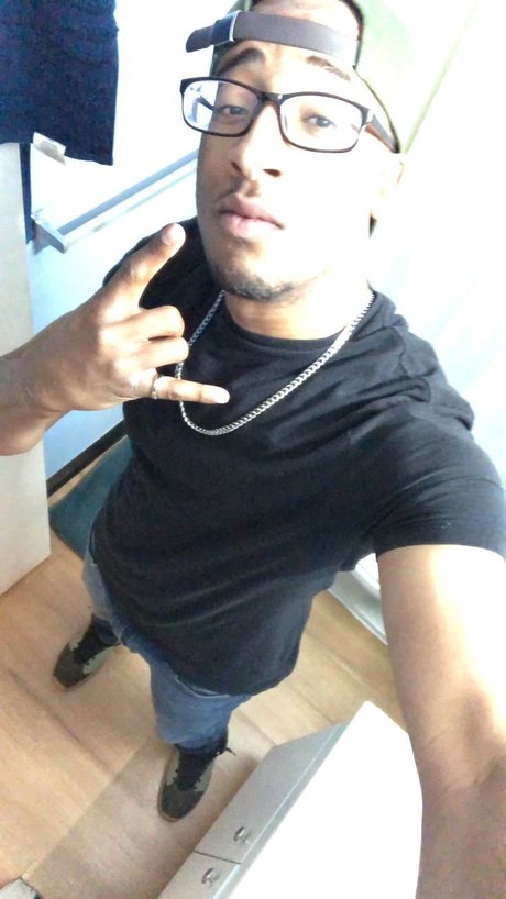 Zee and EP model sexy pictures