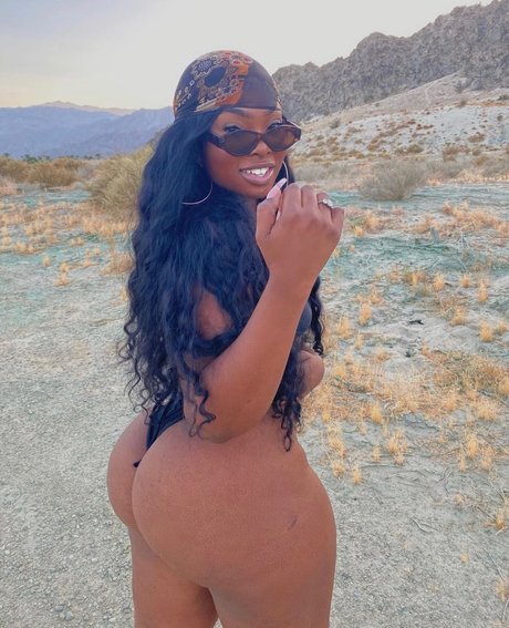 Body Risky_ pretty model photos