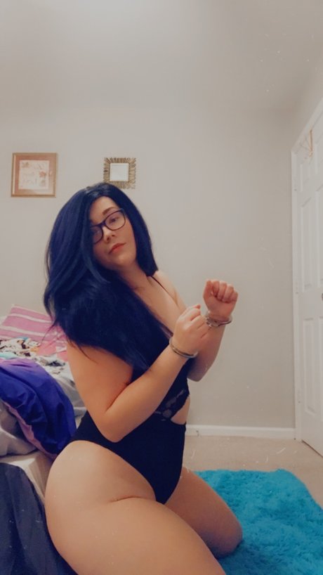 Nikki Baby pornstar pretty img