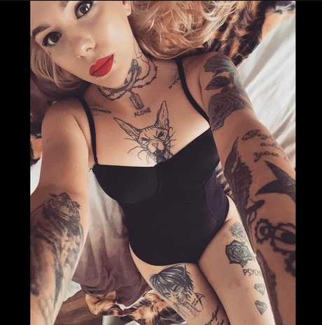 Mrs Who_ nude star image