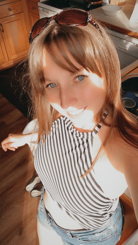 Nova Moon model erotic pictures