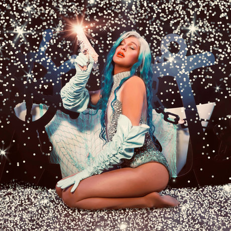 Mac Glitzy model beautiful photo