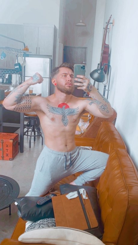 Jaimie Wilson art model photo