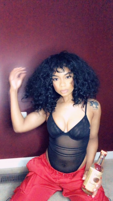 Paris Lavet naked actress pic