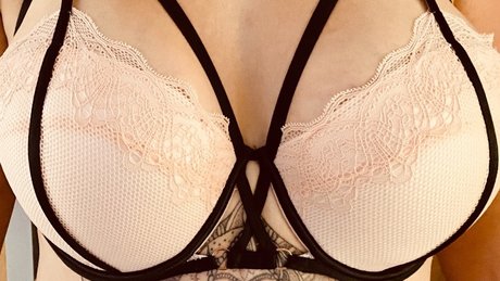 Sweet Hunni 38Gssss Of Fun_ high quality pornstar pic