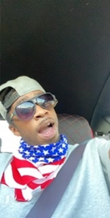 MilO model erotic img