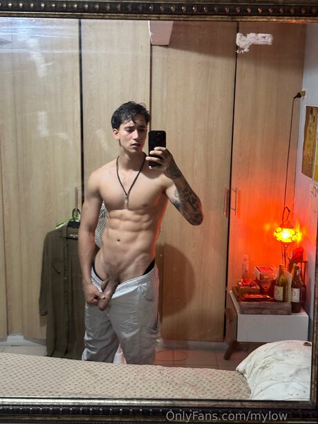 MilO nudes model pic