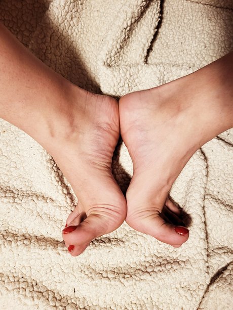 BethanyFeets model erotic gallery